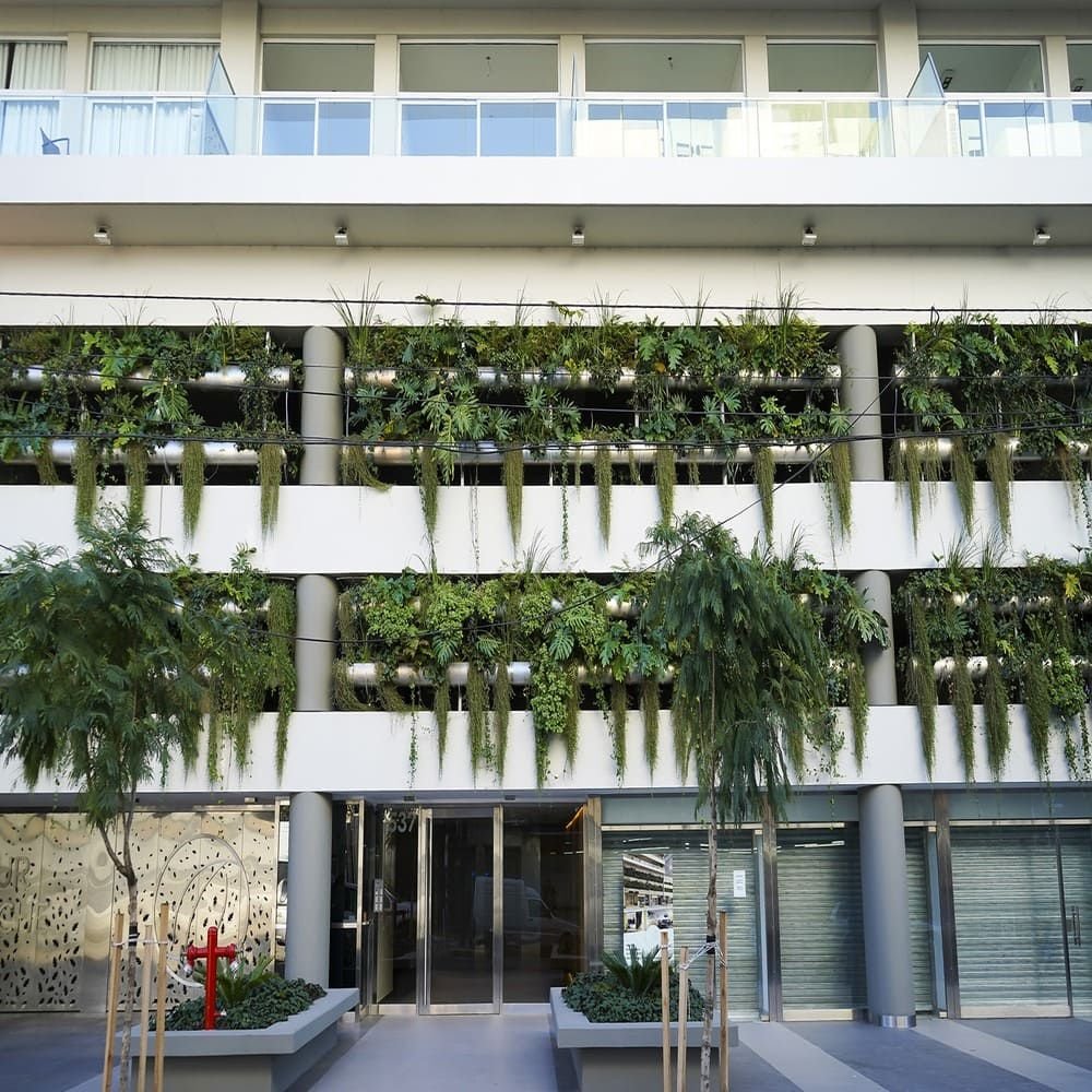 INOXSTEELS | Fabricación en Acero Inoxidable a Medida en Argentina 19 FRENTE DE EDIFICIO Y MACETEROS- ACERO INOXIDABLE- INOXSTEELS