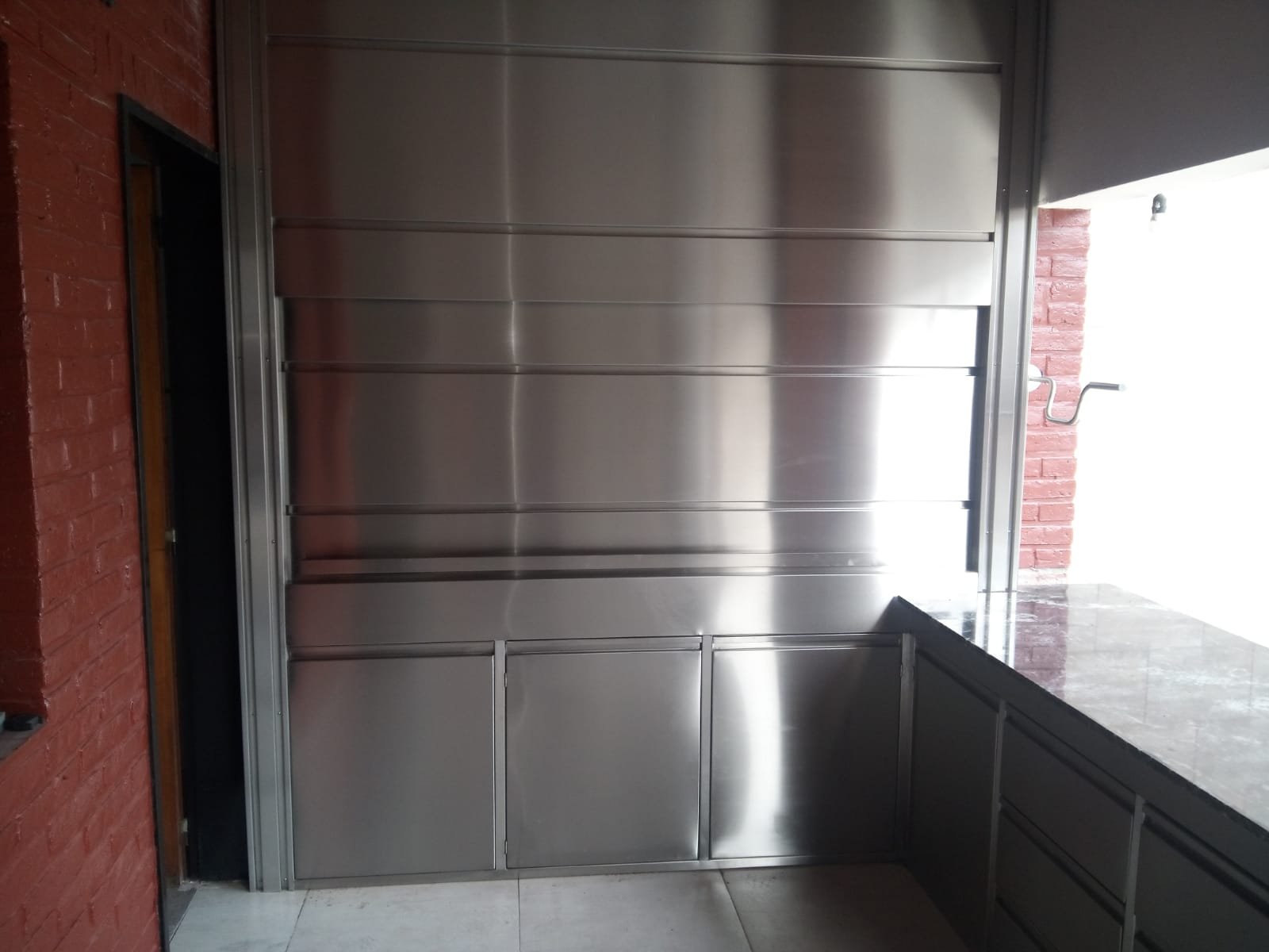 INOXSTEELS | Fabricación en Acero Inoxidable a Medida en Argentina 16 FRENTE DE PARRILLA EN L COMPLETO CON CAJONERA EN ACERO INOXIDABLE- INOXSTEELS